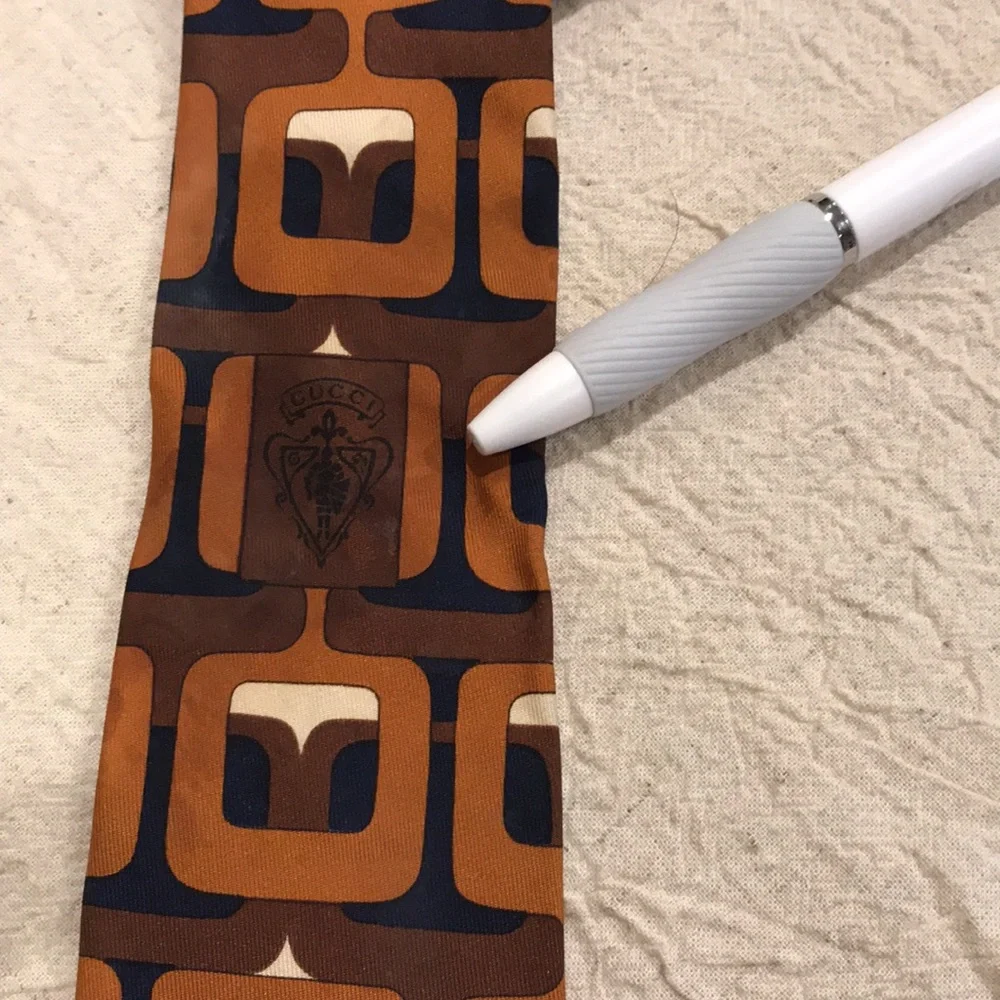 Rare Vintage Gucci Wide Silk Tie in Retro Pattern - Picture 8 of 13